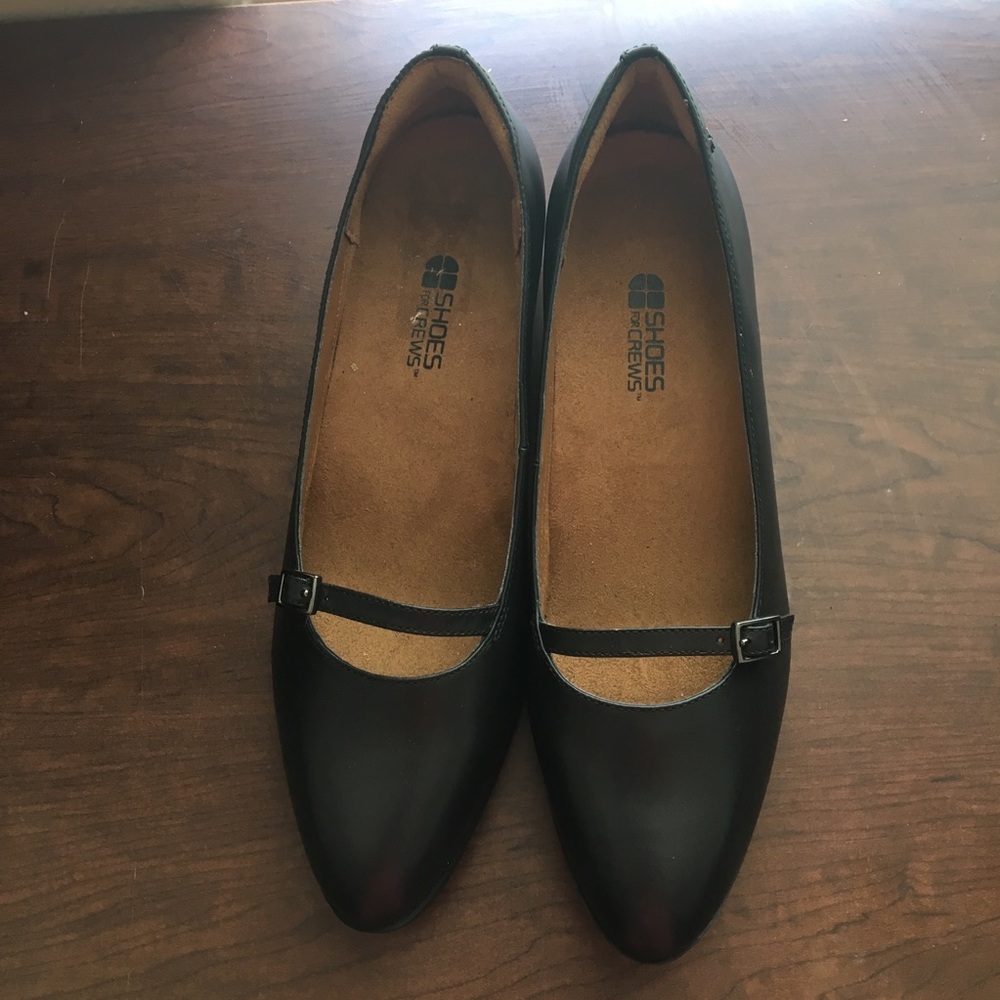 Shoes for Crews shoe w/small buckled front strap